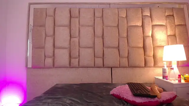 Mia_dulc44's cam snapshot