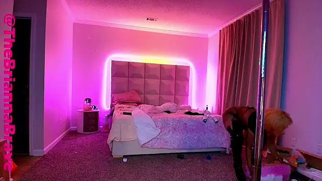 BriannaBrave live sex cam