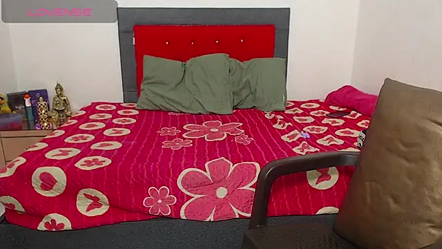 miawhithee live sex cam