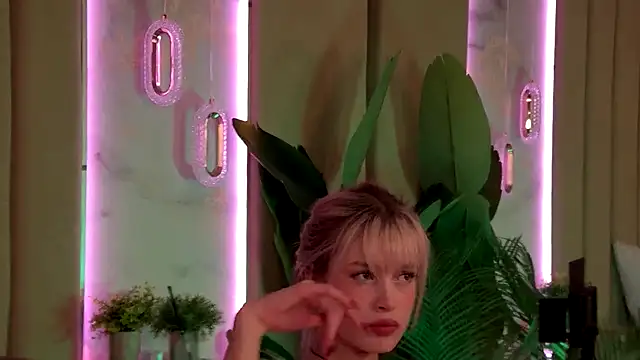 BellaSecrett live sex cam