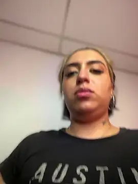 VeloraVyxen_ live sex cam