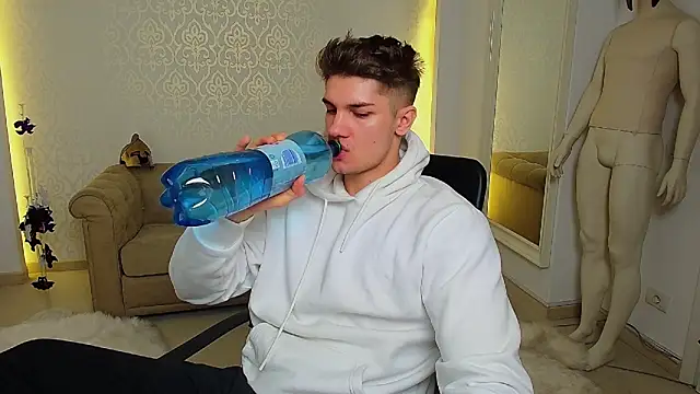 MaxKaiden live sex cam