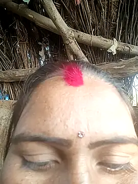 Chinki_pande's cam snapshot