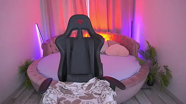 LylaYeess live sex cam