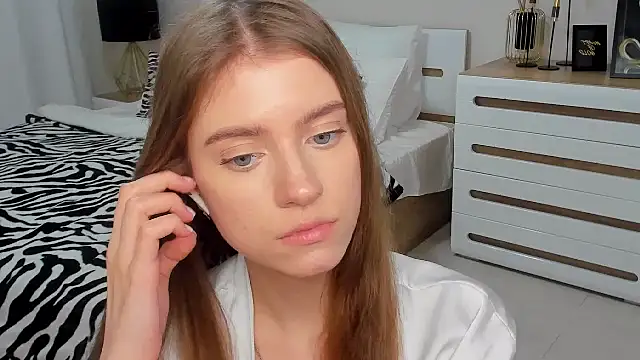 Erica_Kiss's cam snapshot