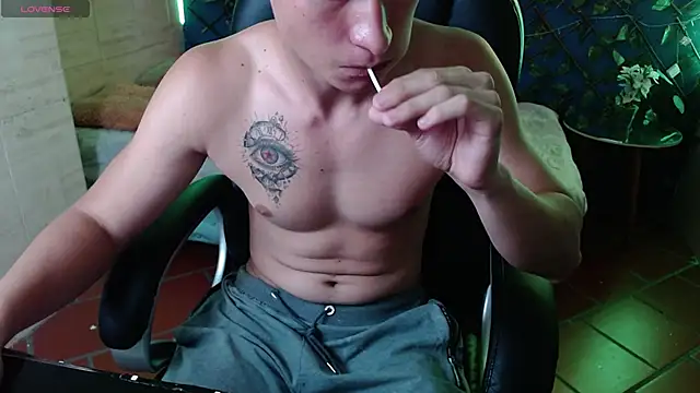 Garuo_18 live sex cam