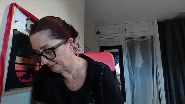 Mrs-Ivy's cam snapshot