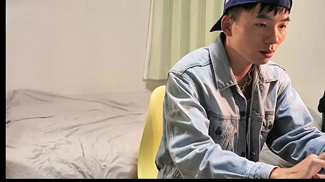 BronzeThickLiam live sex cam