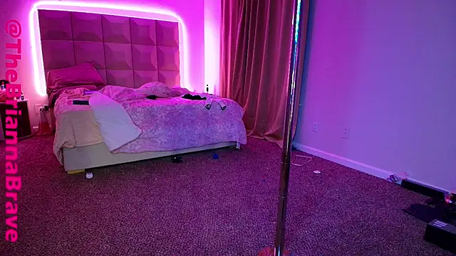 BriannaBrave live sex cam