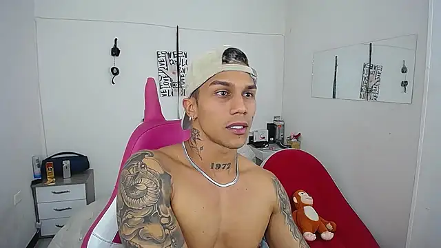 Leonard_Price live sex cam