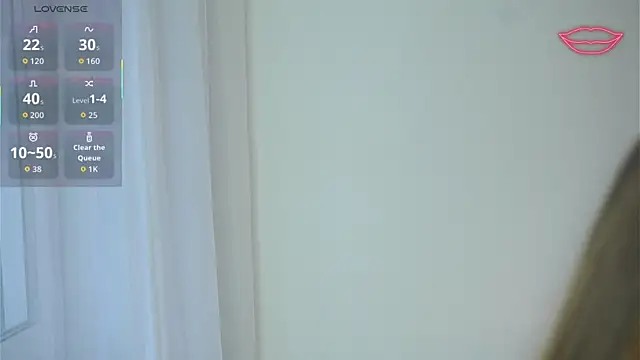 JunieTrippett live sex cam