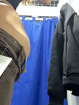 QuitieLia live sex cam