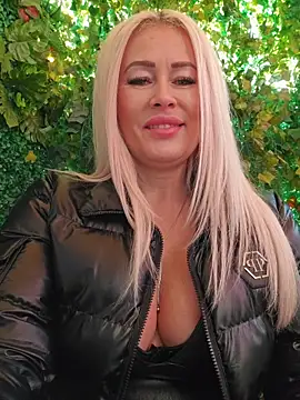 MILFBARBY live sex cam