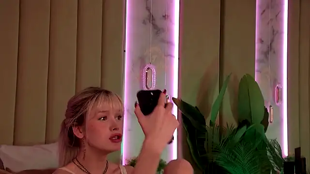 BellaSecrett live sex cam