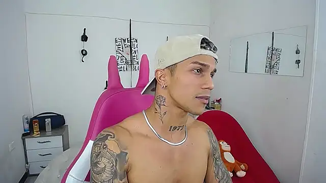 Leonard_Price live sex cam