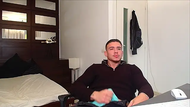 ElijahThorne live sex cam