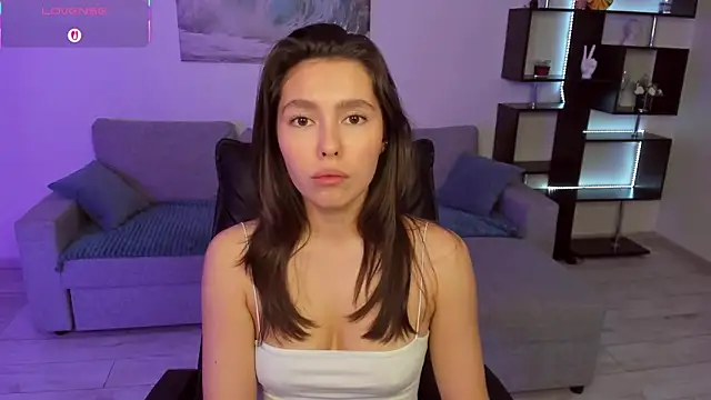 LounaDivine live sex cam