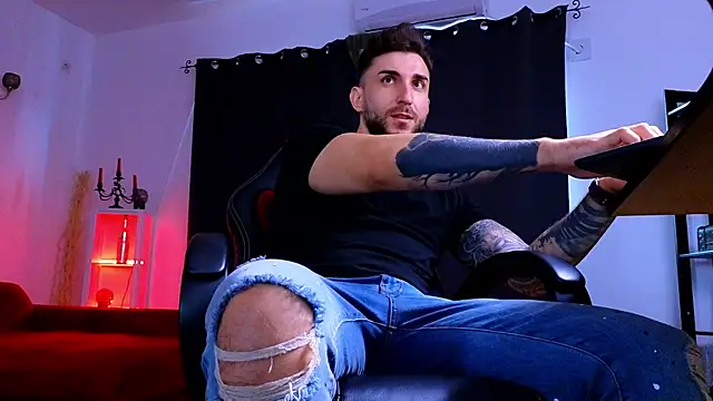 MightyAaron66 live sex cam