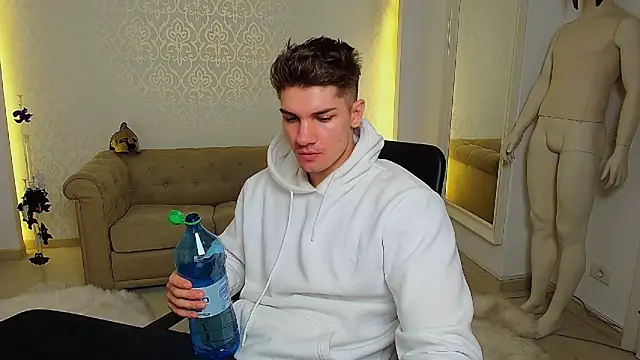 MaxKaiden live sex cam