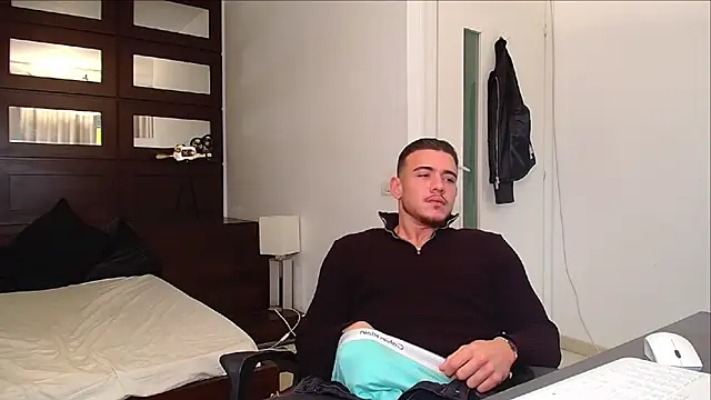 ElijahThorne live sex cam