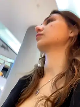 QuitieLia live sex cam