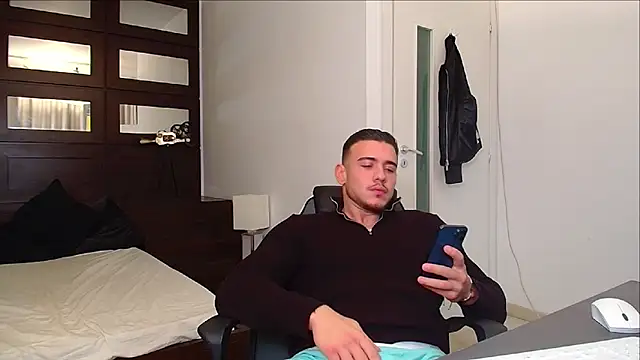 ElijahThorne live sex cam