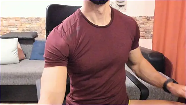 HotHunkTrainer live sex cam