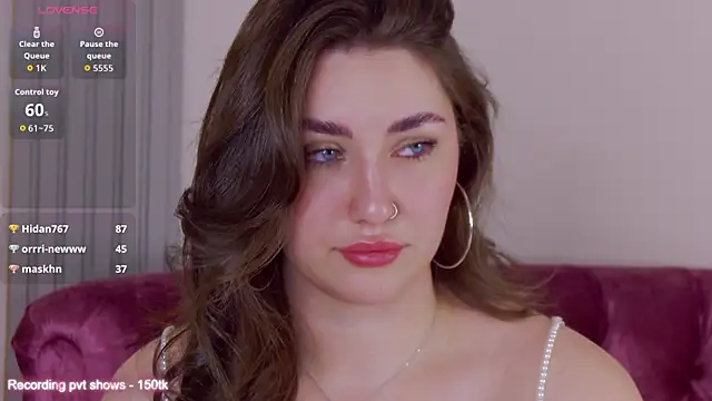 KiraBarlows live sex cam