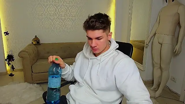 MaxKaiden live sex cam