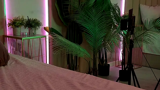 BellaSecrett's cam snapshot