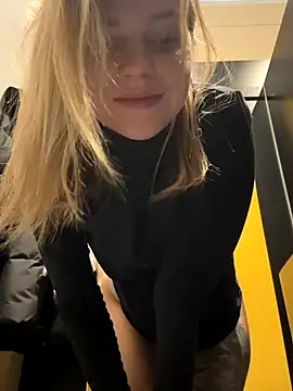 ValenciaShock live sex cam