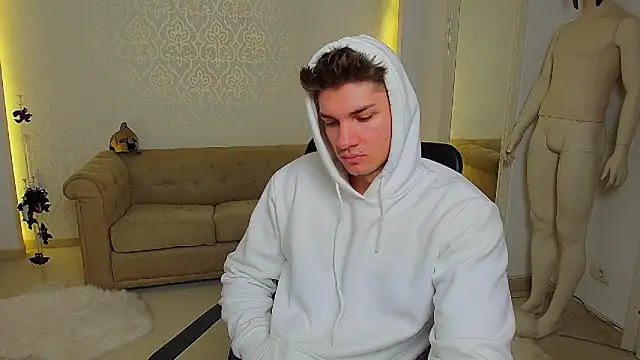 MaxKaiden live sex cam