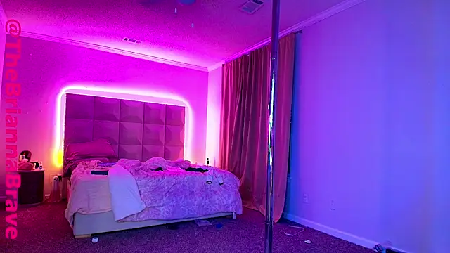 BriannaBrave live sex cam
