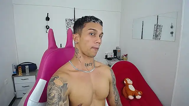Leonard_Price live sex cam
