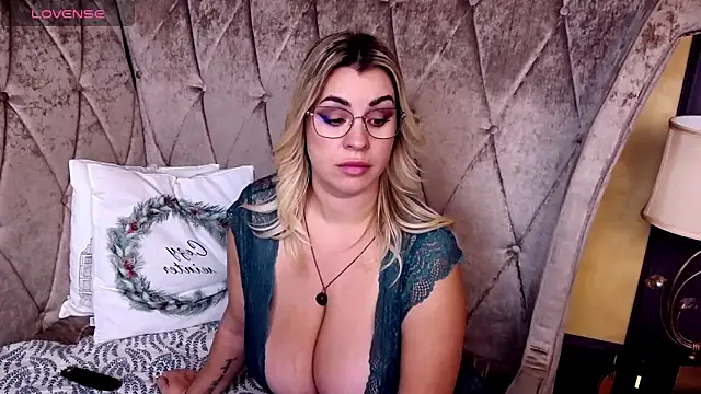 BustyGizelle live sex cam