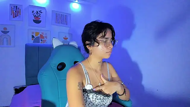 _vaiolet_owo live sex cam