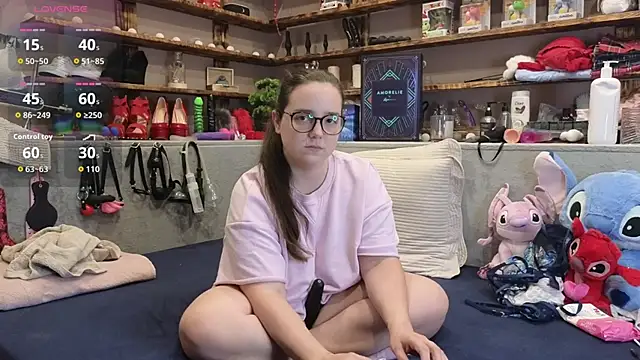 Kimberly-Caprice live sex cam