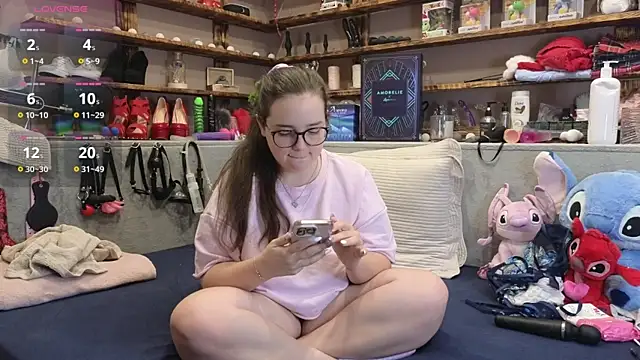 Kimberly-Caprice live sex cam