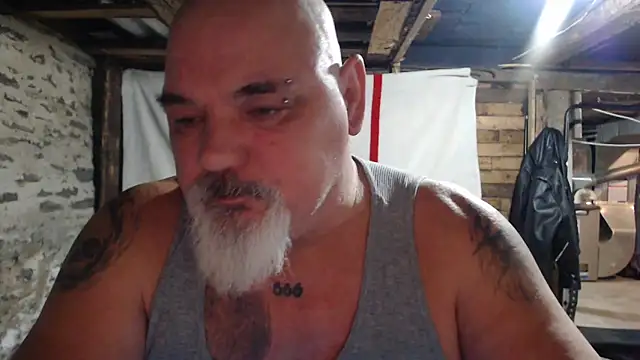 Newfiesausage1972 live sex cam