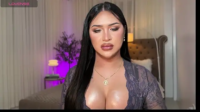 Your_Majesty_Tyra live sex cam