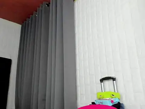 hottycrishina live sex cam