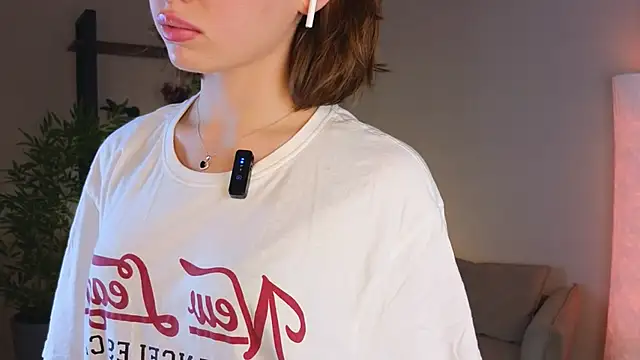 LouiseCollins live sex cam