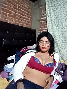 yovana13 live sex cam