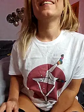 AngelaDesires live sex cam