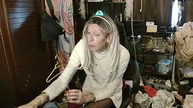 Ombeline1 live sex cam