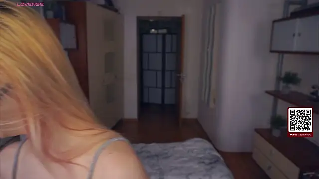 LynetHakes live sex cam