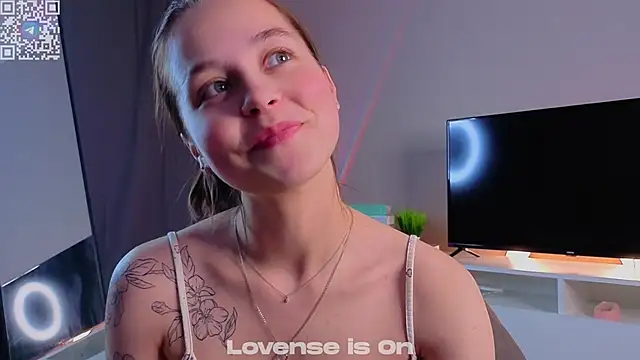 FalineDowlen live sex cam