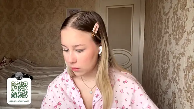 Rose_Lachrymose's cam snapshot