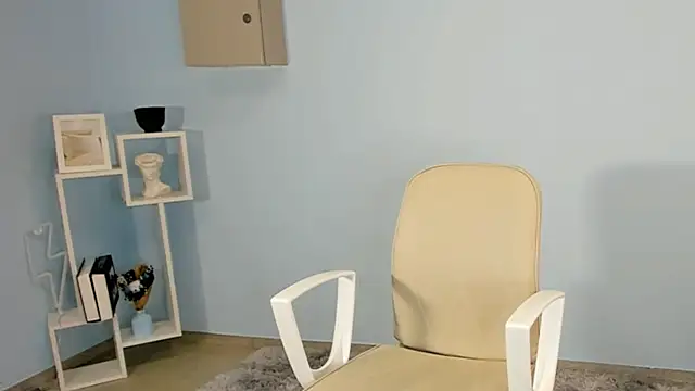 LaunaStrate's cam snapshot