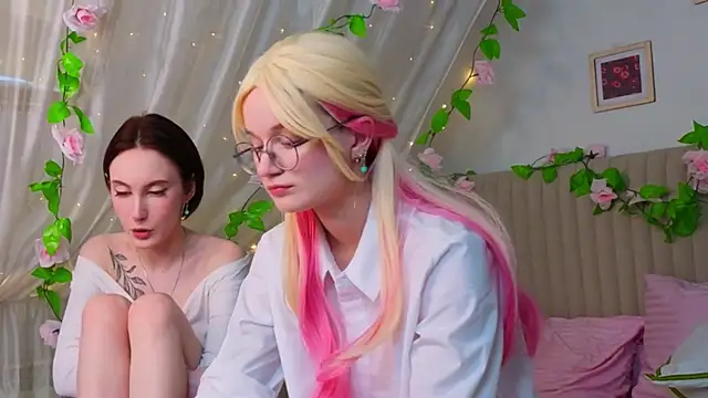 Lil_tits_girls live sex cam